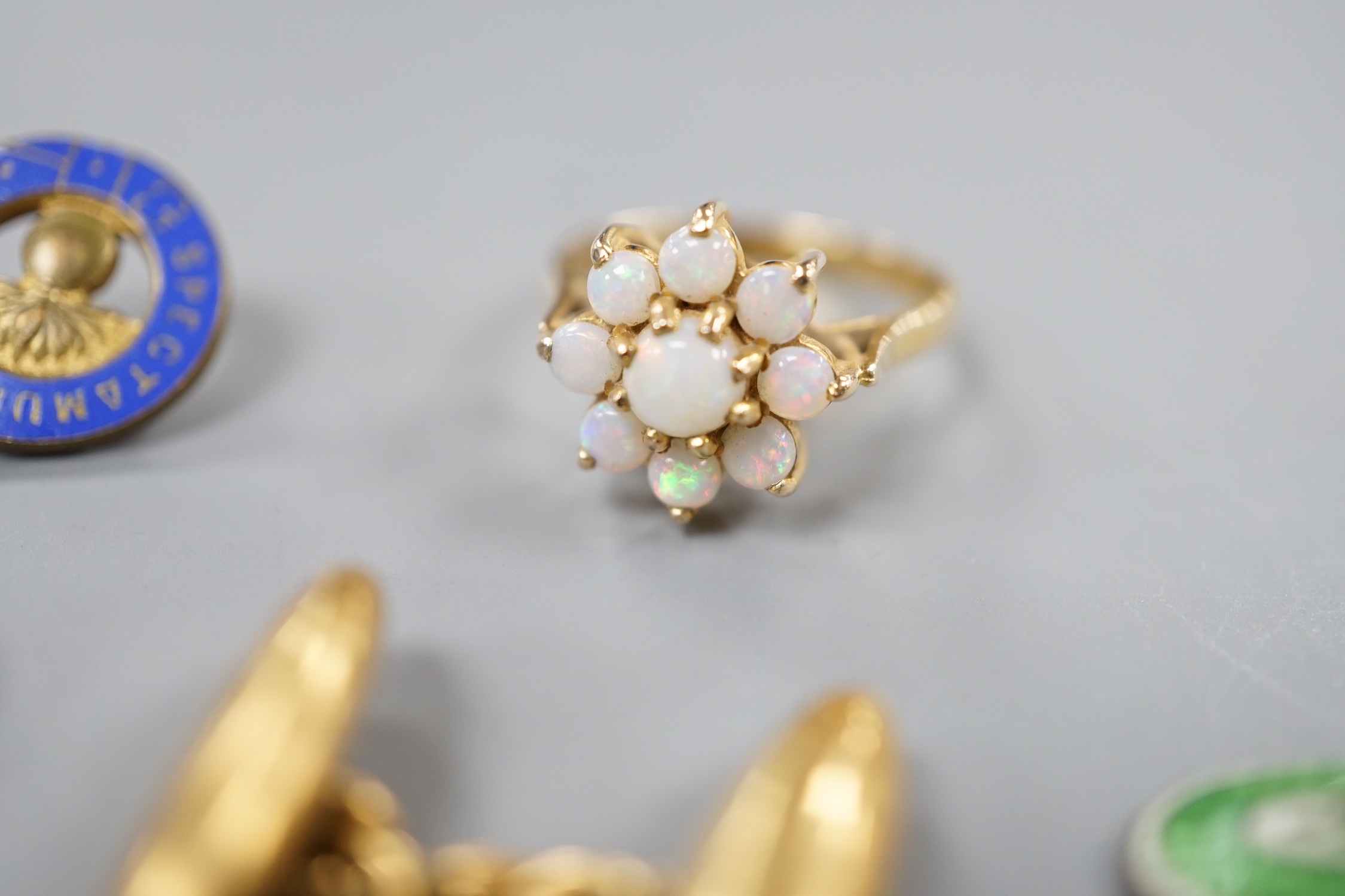 Mixed jewellery including a 9ct gold and opal cluster dress ring, gross 2.8 grams, an 18ct gold cufflink, 3.7 grams and other cufflinks and pair of earrings.